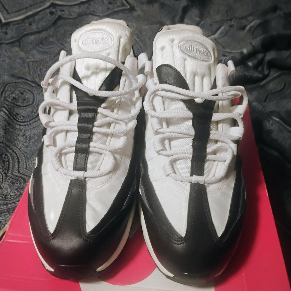 Nike Air Max 95 Men's Shoes - Black and White - Picture 2 of 7